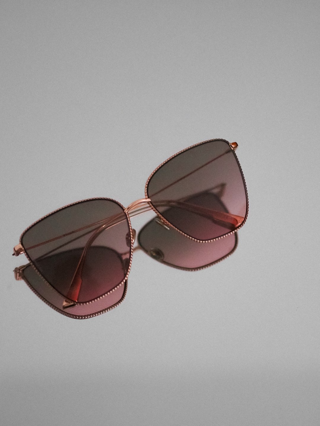 silver-framed-aviator-style-sunglasses-vgvvwhywl3c