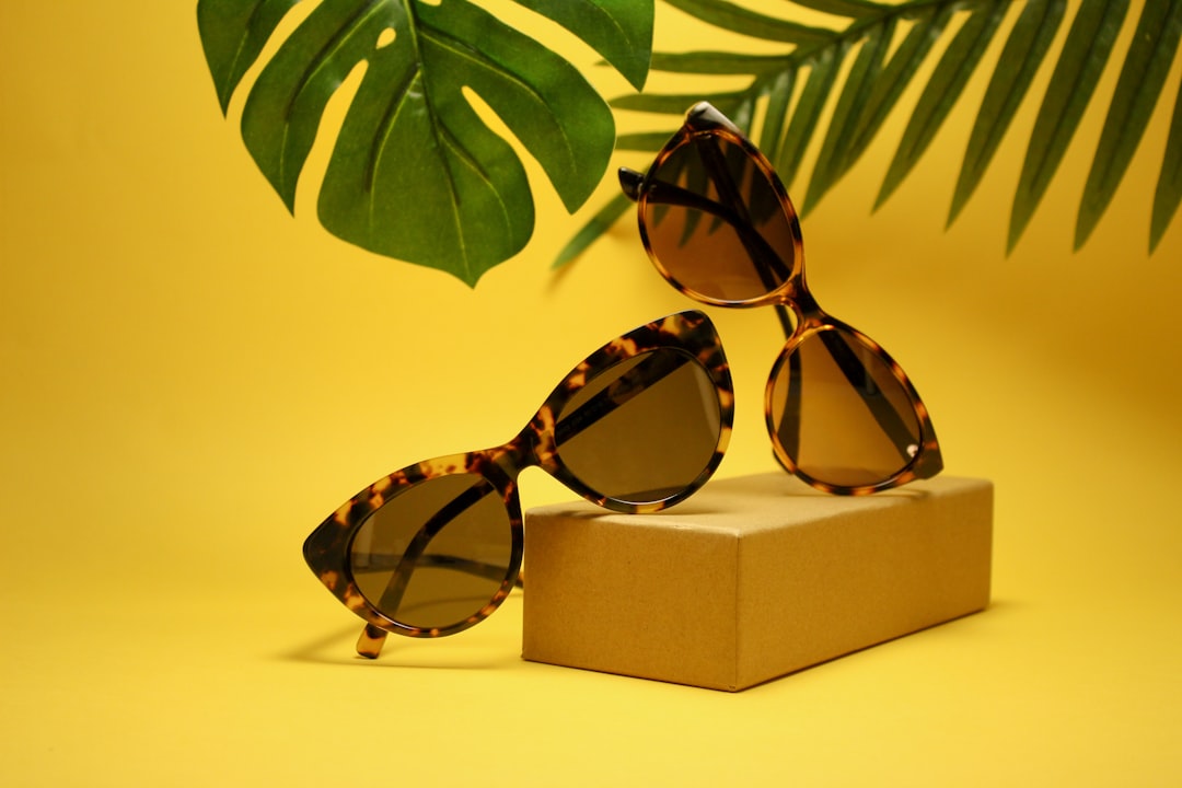 two-tortoiseshell-framed-wayfarer-styled-sunglasses-with-box-pp-nvoujmtu